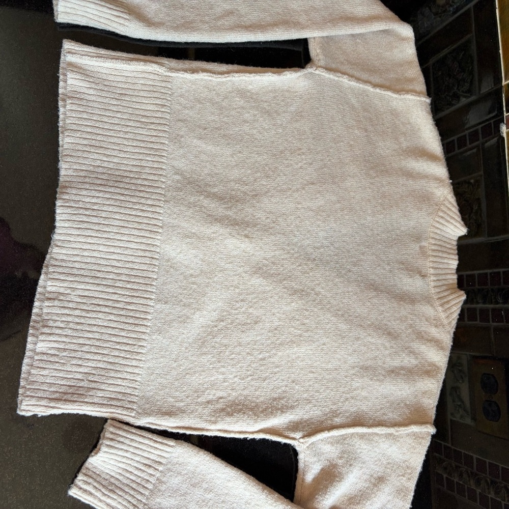Sweater - Picture 7 of 8